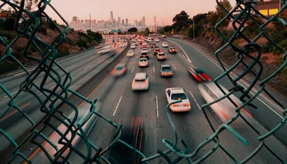 阿尔明赫滕全力防守，终结对手不败金身